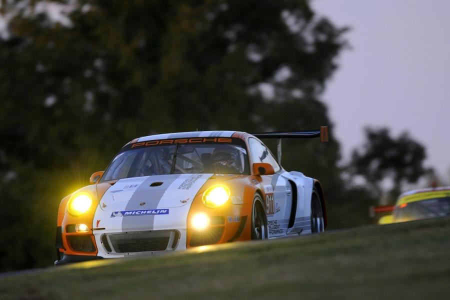  Porsche 911 GT3 R Hybrid 2010 года  (фото 7 из 36)